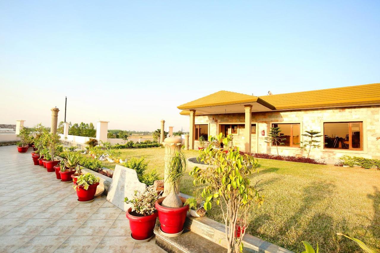 Oyo Flagship Armaan Resort Shāhpur Zewnętrze zdjęcie